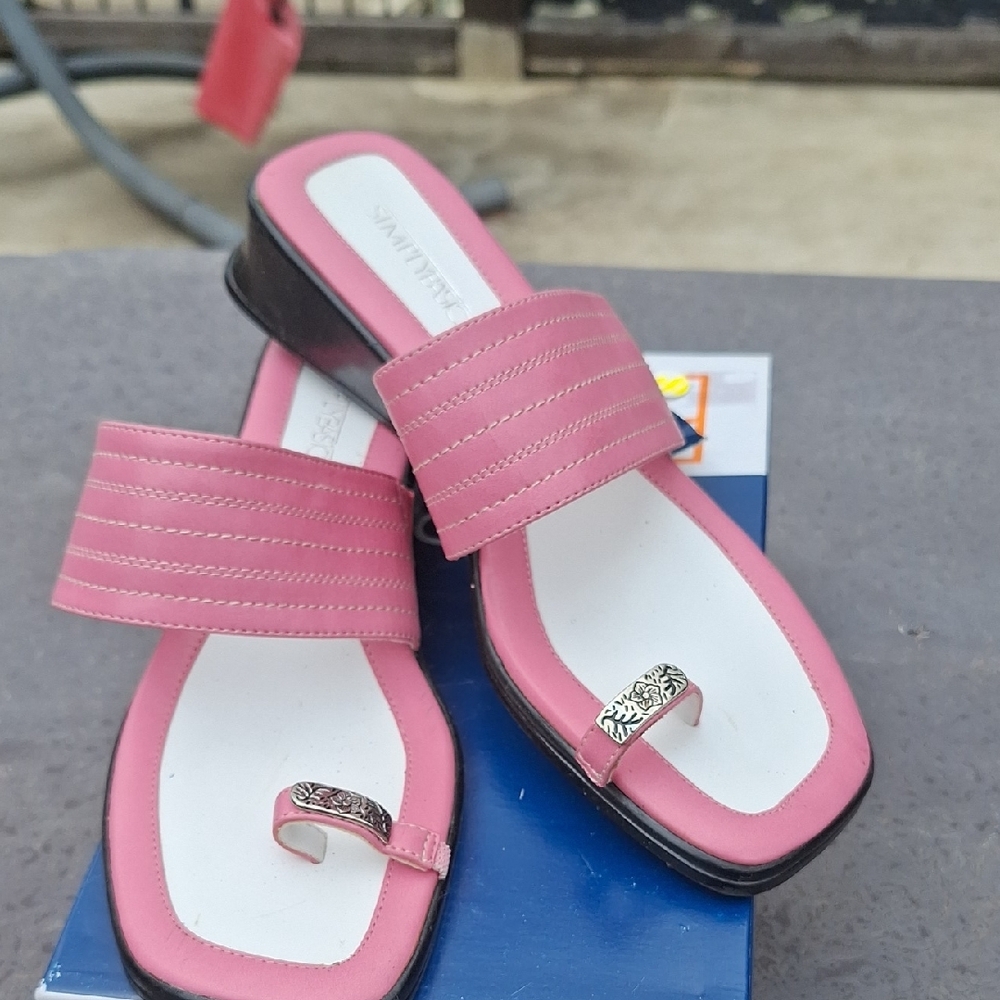 Pink Slide Sandals with Toe Loop and Ribbed Strap - Picture 3 of 9